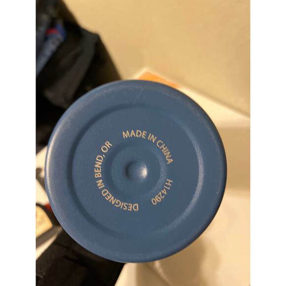 Hydro flask, 32 ounce stainless vacuum insulated flask - Picture 6 of 6